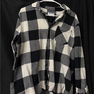 Old Navy Black and White Plaid Flannel Button Up - L